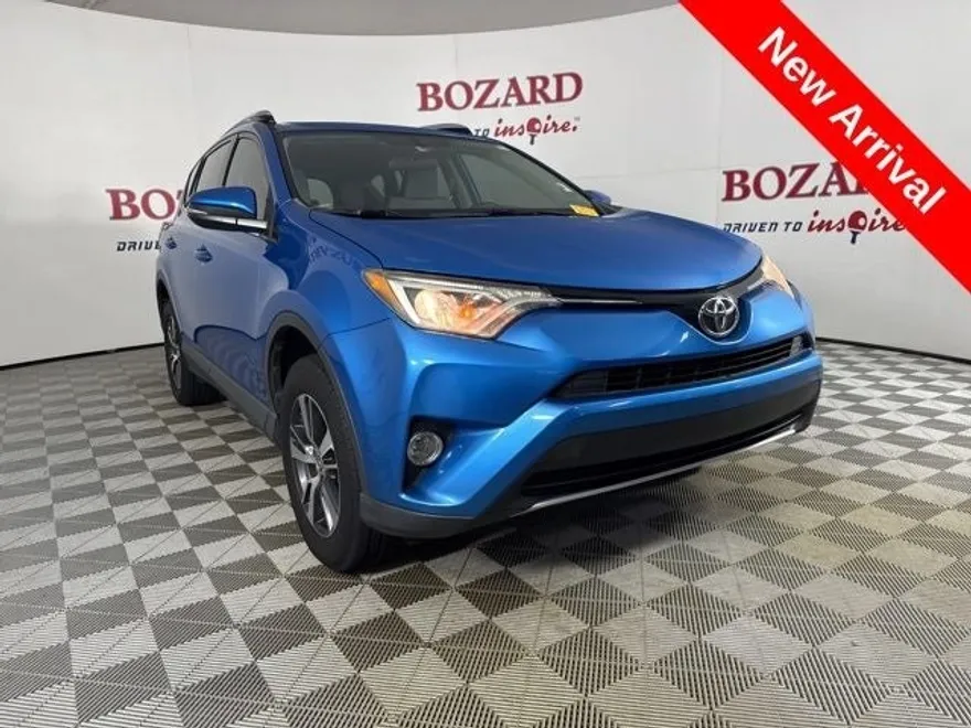 2016 Toyota RAV4 XLE photo 1