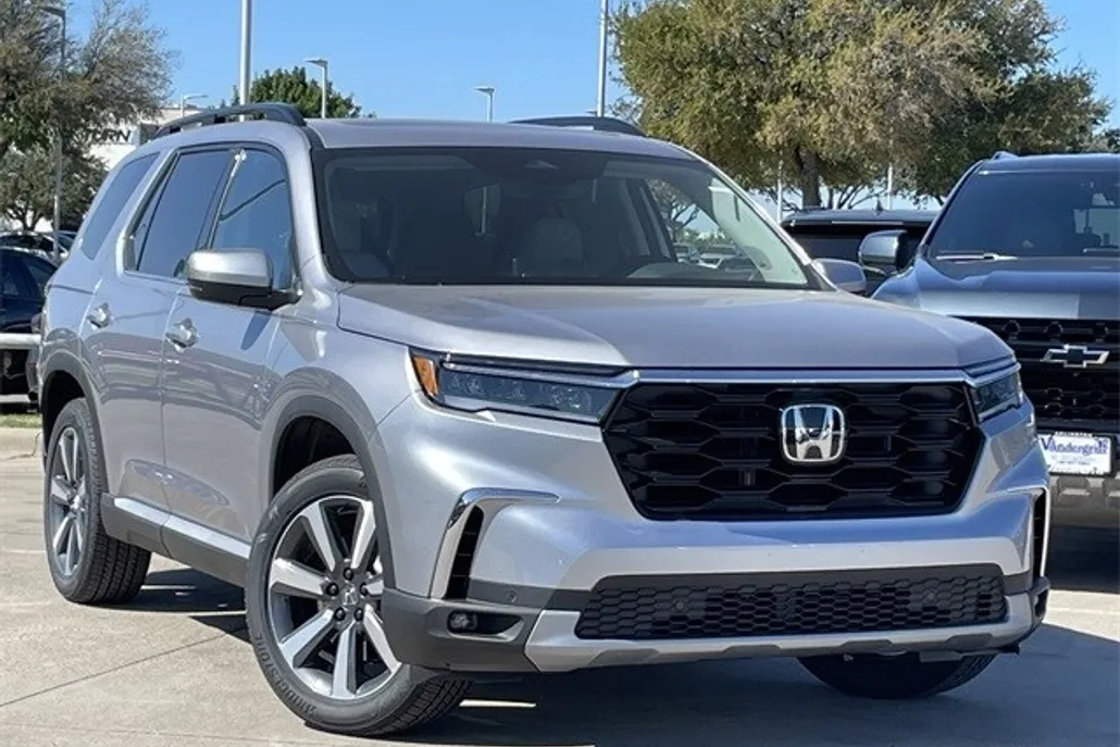 2025 Honda Pilot Touring photo 1