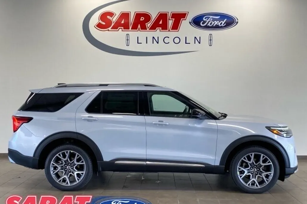 2025 Ford Explorer Platinum photo 1