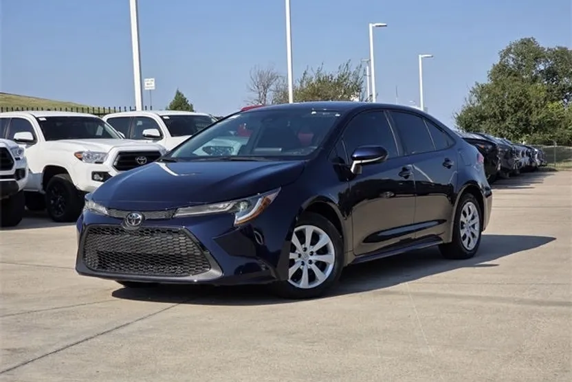 2022 Toyota Corolla LE photo 1