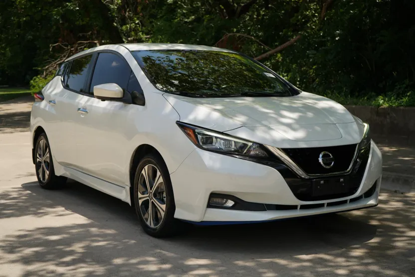 2022 Nissan Leaf SV Plus photo 1