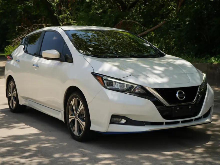 2022 Nissan Leaf SV Plus photo 1