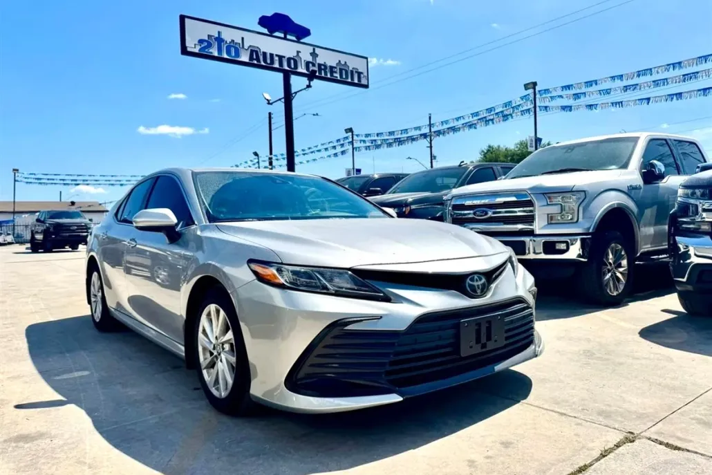 2021 Toyota Camry LE photo 1