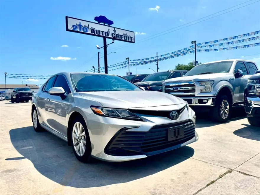 2021 Toyota Camry LE photo 1