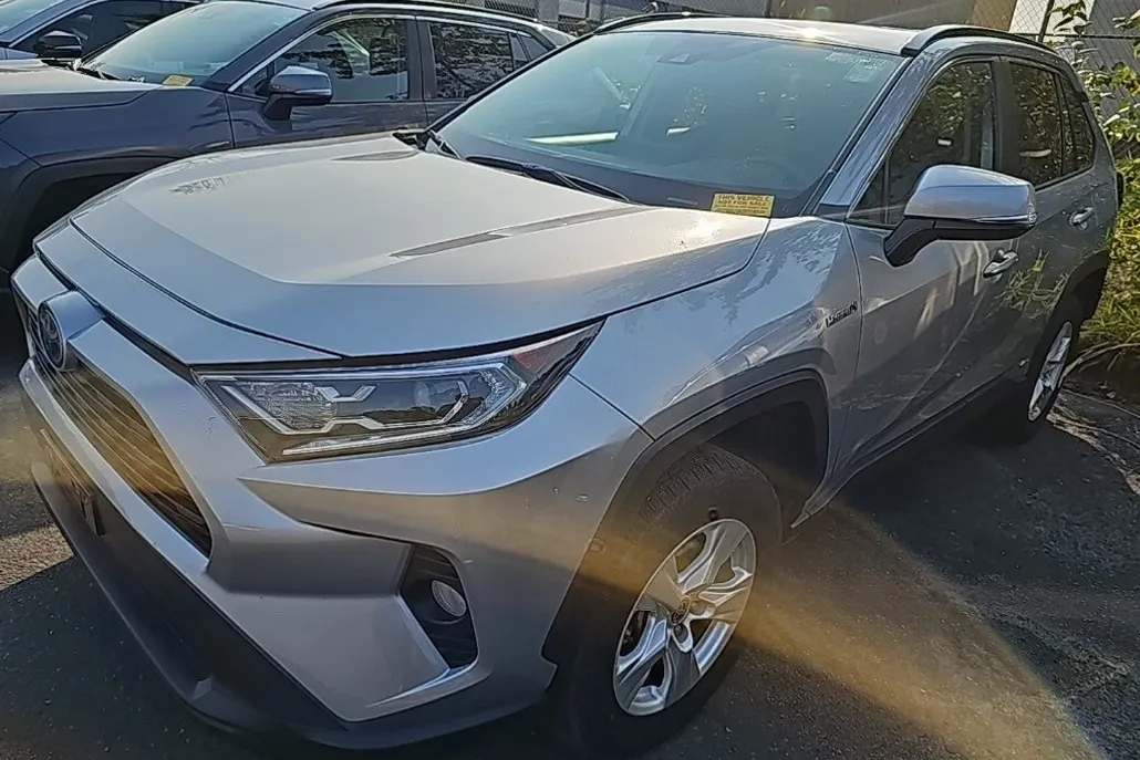 2021 Toyota RAV4 Hybrid XLE photo 1