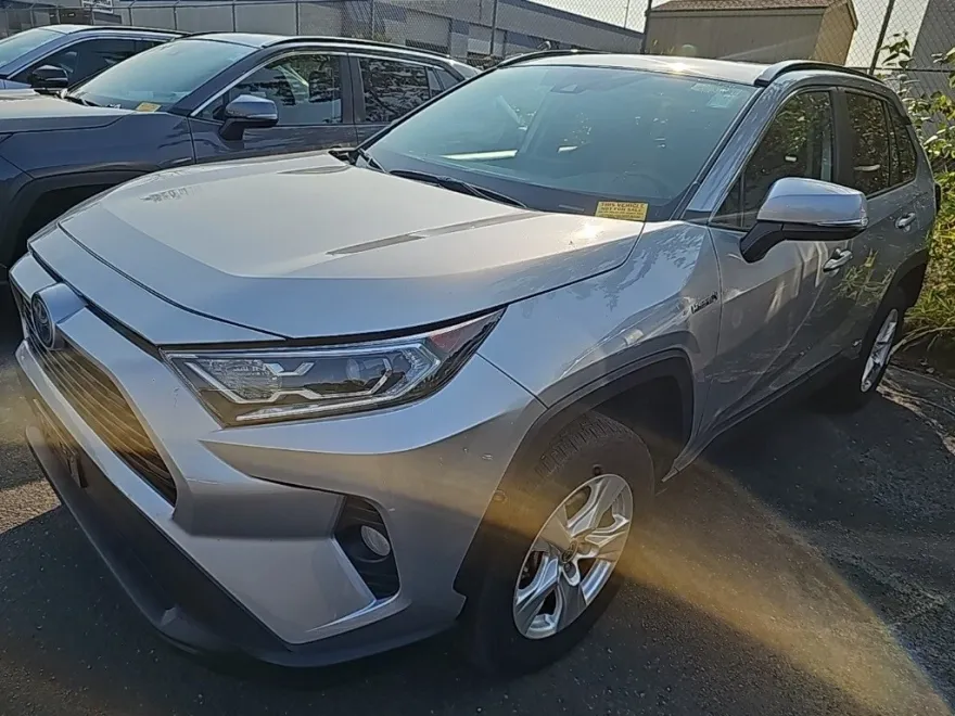 2021 Toyota RAV4 Hybrid XLE photo 1