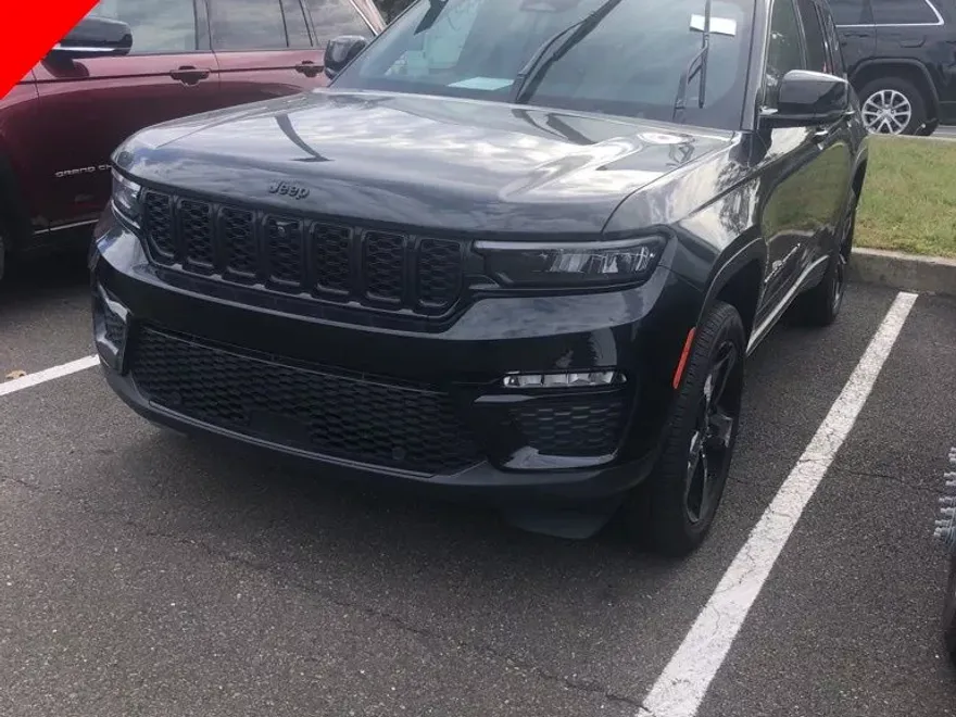 2024 Jeep Grand Cherokee Limited photo 1
