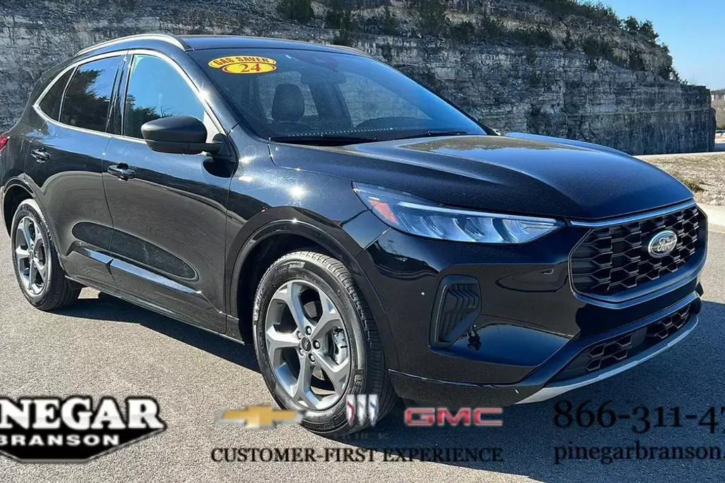 2024 Ford Escape ST-Line photo 1