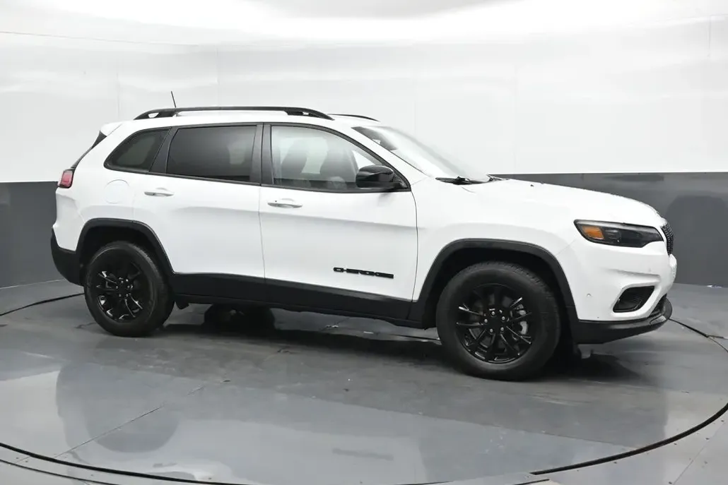 2023 Jeep Cherokee Altitude photo 1