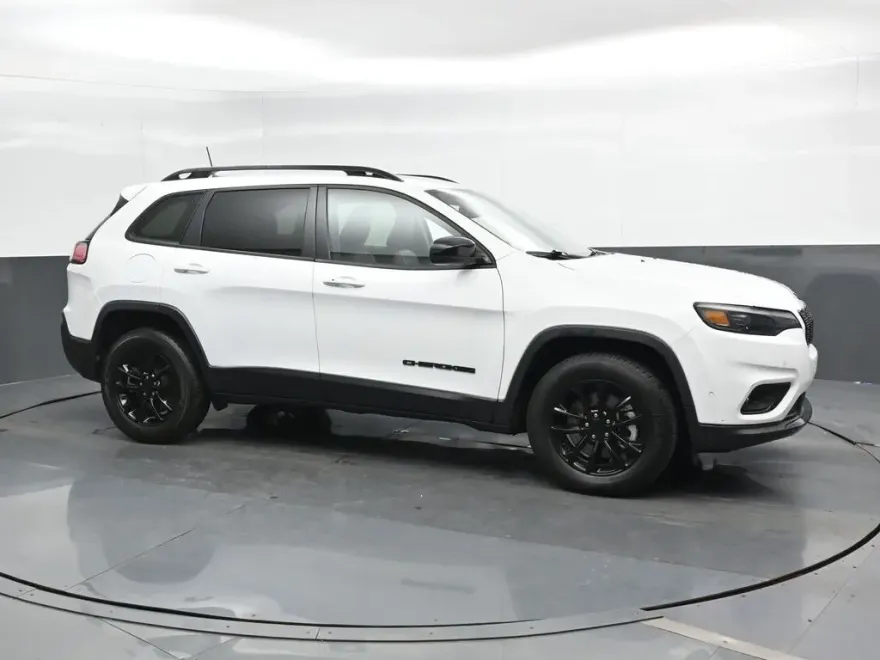 2023 Jeep Cherokee Altitude photo 1