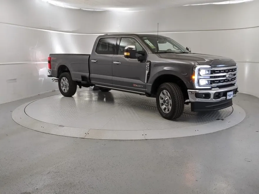 2025 Ford F-350 Lariat photo 1