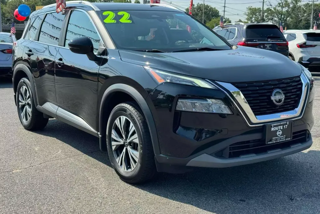 2022 Nissan Rogue SV photo 1