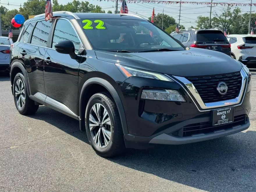 2022 Nissan Rogue SV photo 1