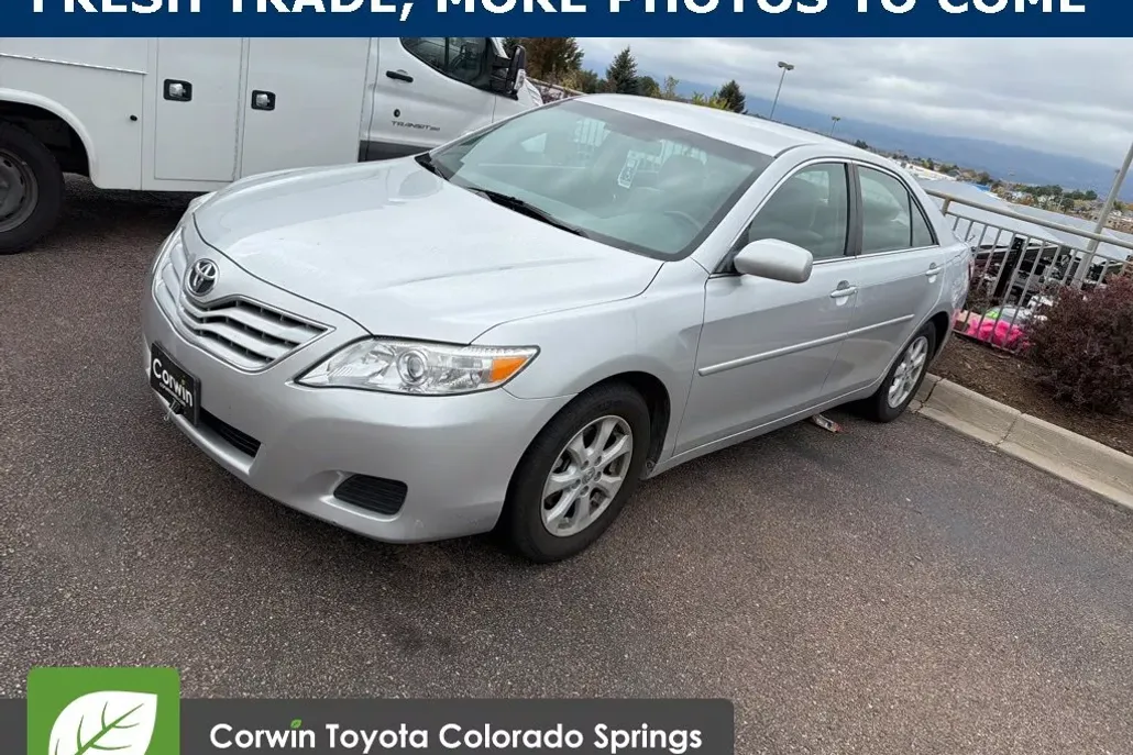 2010 Toyota Camry LE photo 1