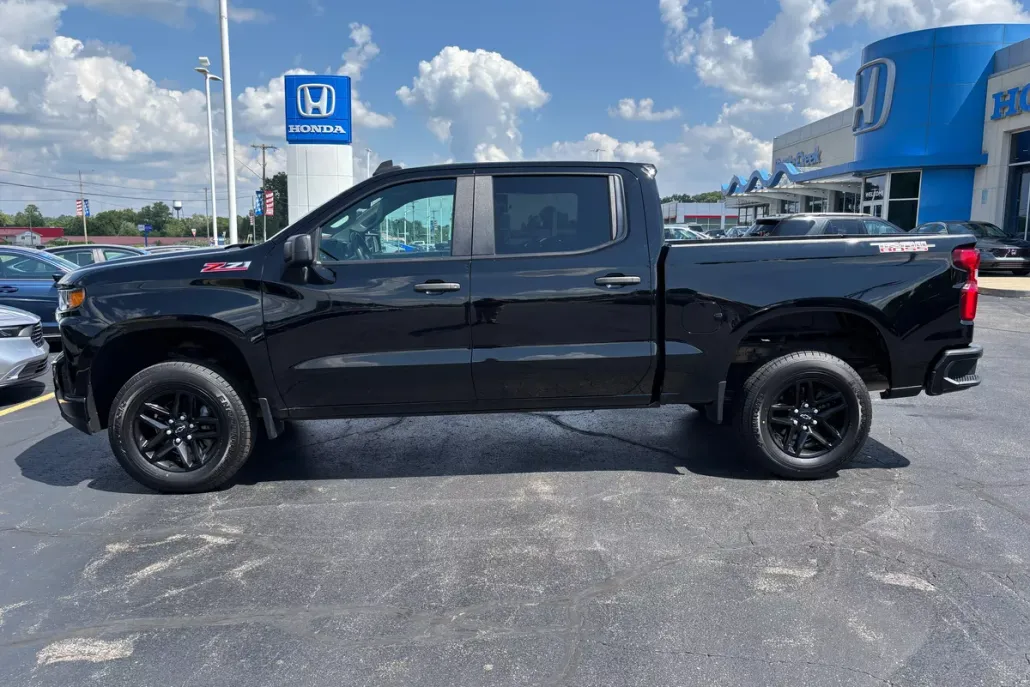 2021 Chevrolet Silverado 1500 Custom Trail Boss photo 1
