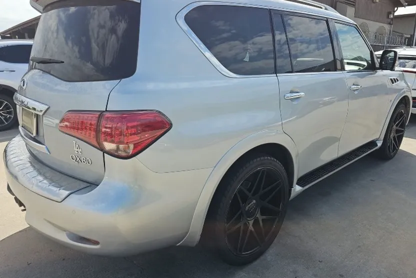 2017 Infiniti QX80 photo 1