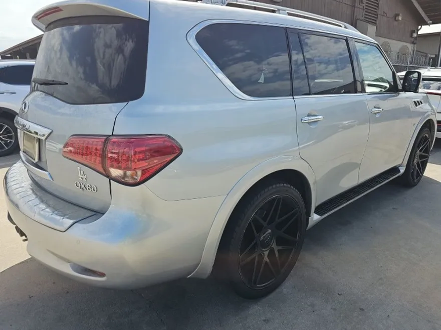 2017 Infiniti QX80 photo 1