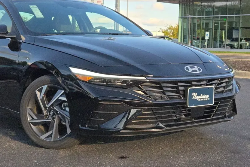 2025 Hyundai Elantra SEL Convenience photo 1