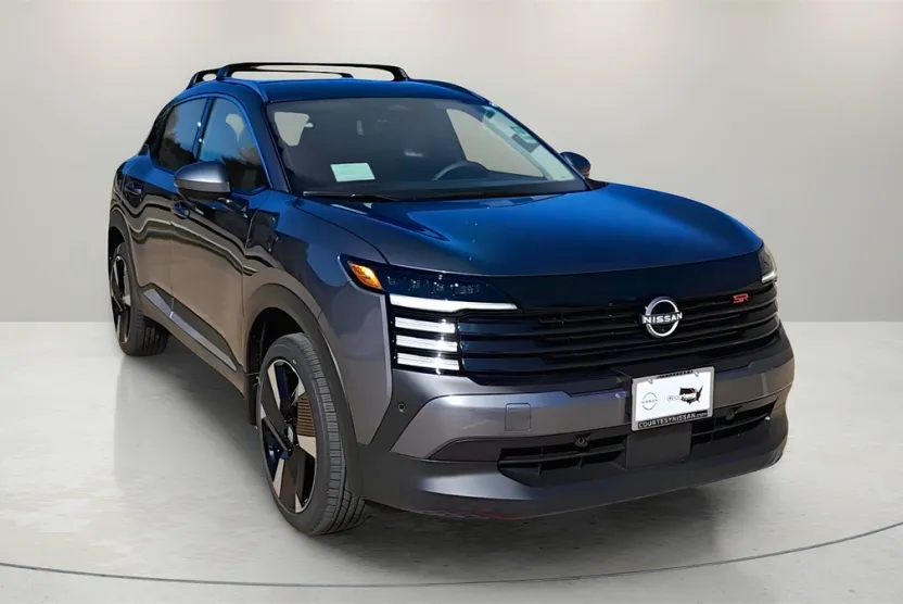 2025 Nissan Kicks SR photo 1