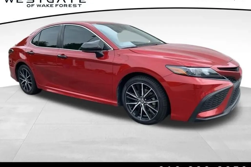 2021 Toyota Camry SE photo 1