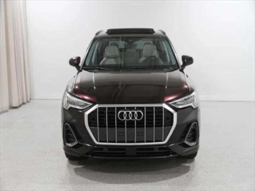 2019 Audi Q3 S line Premium Plus photo 1