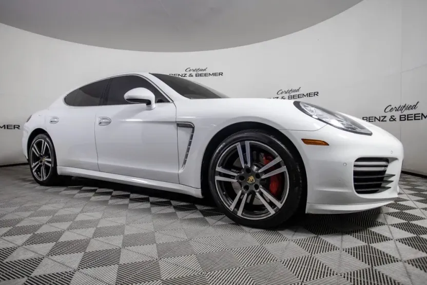 2015 Porsche Panamera Turbo photo 1