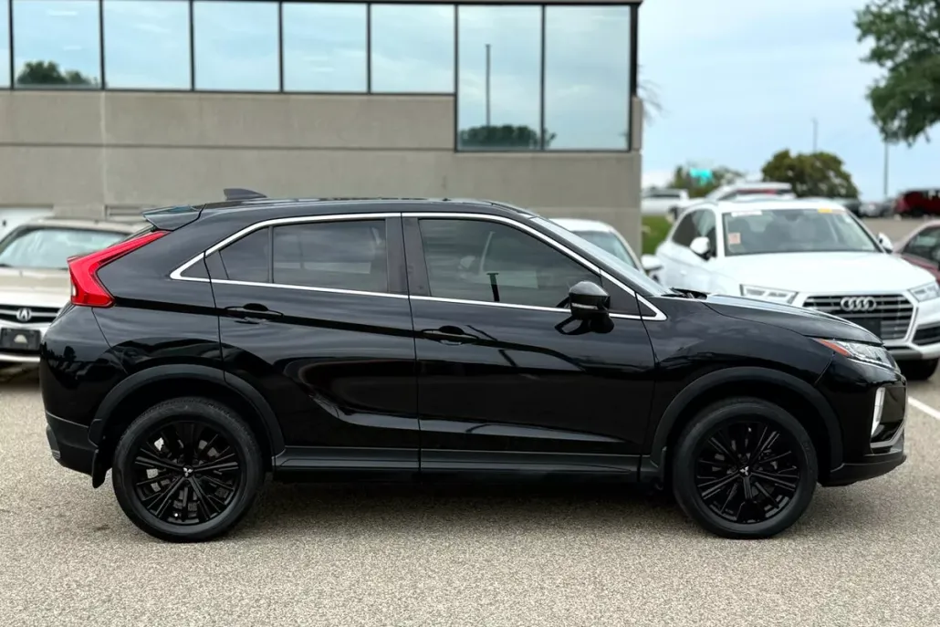 2019 Mitsubishi Eclipse Cross LE photo 1