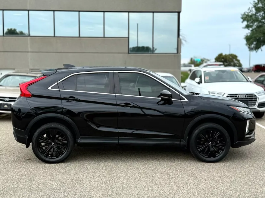 2019 Mitsubishi Eclipse Cross LE photo 1