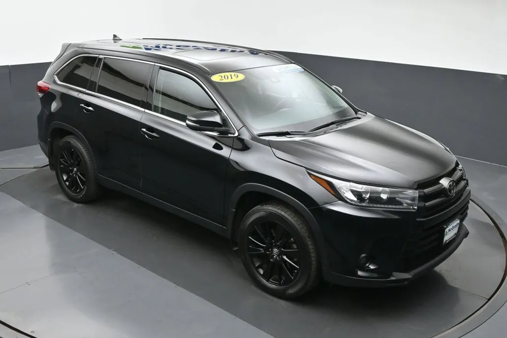 2019 Toyota Highlander SE photo 1
