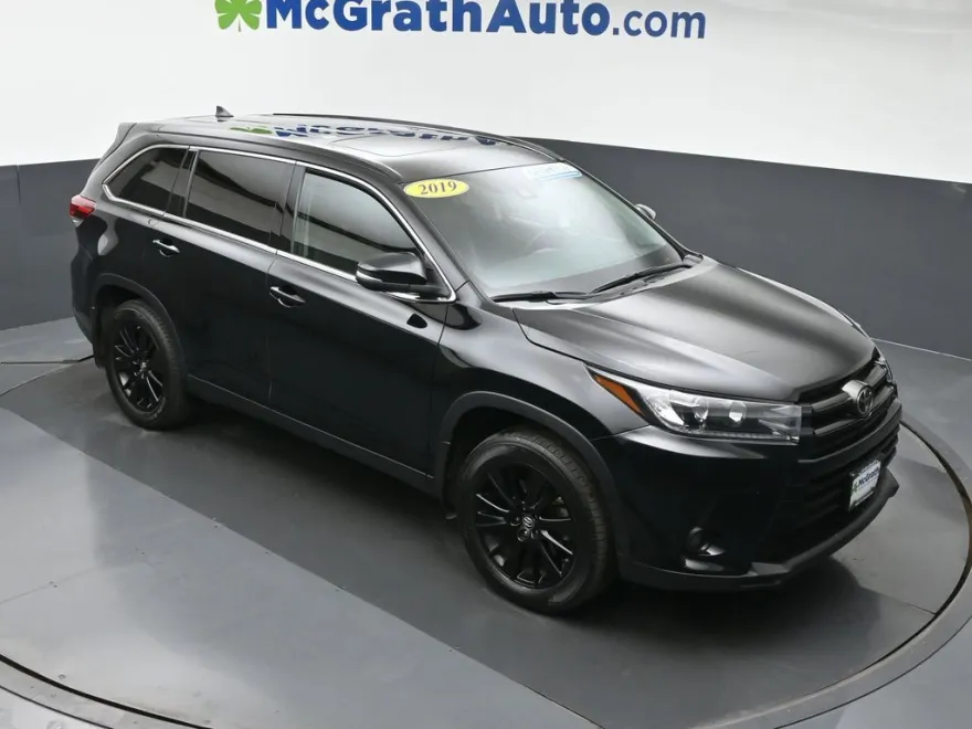 2019 Toyota Highlander SE photo 1
