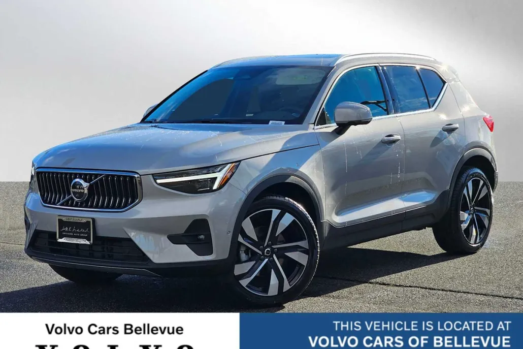 2025 Volvo XC40 Plus photo 1