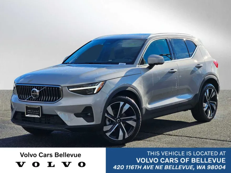 2025 Volvo XC40 Plus photo 1