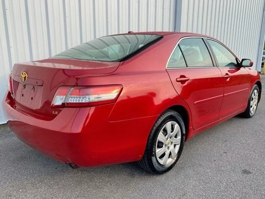 2011 Toyota Camry LE photo 1