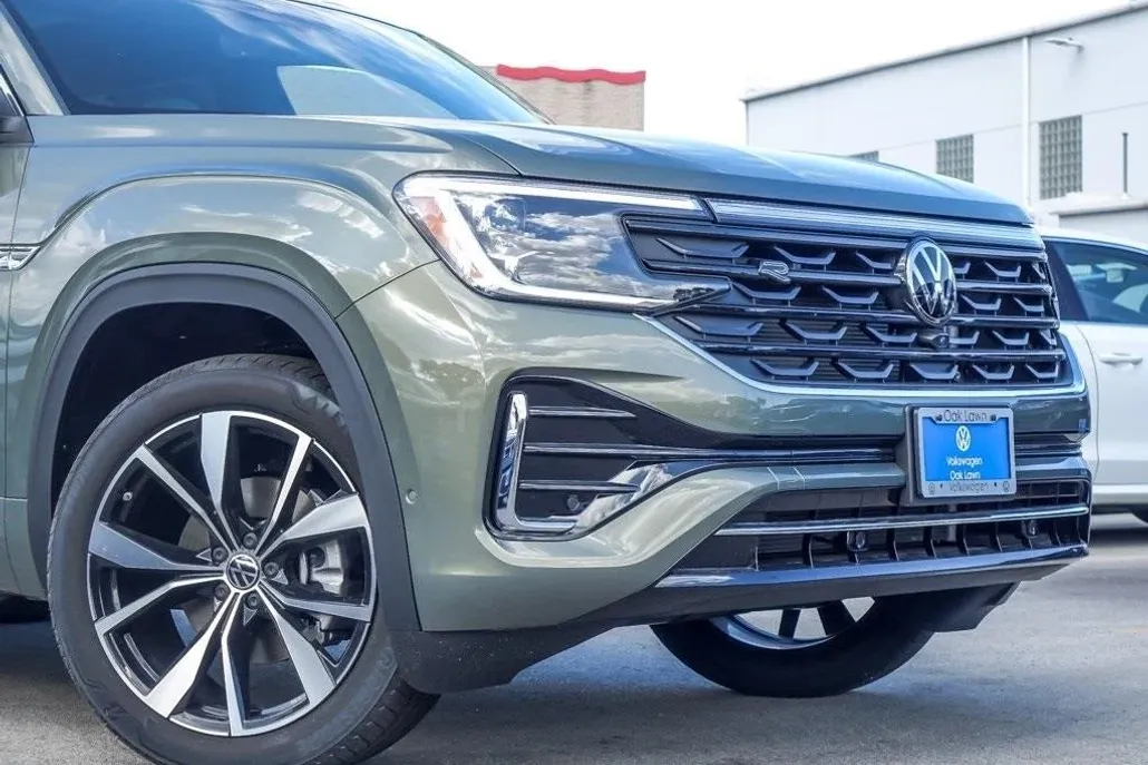 2025 Volkswagen Atlas Cross Sport SEL Premium R-Line photo 1