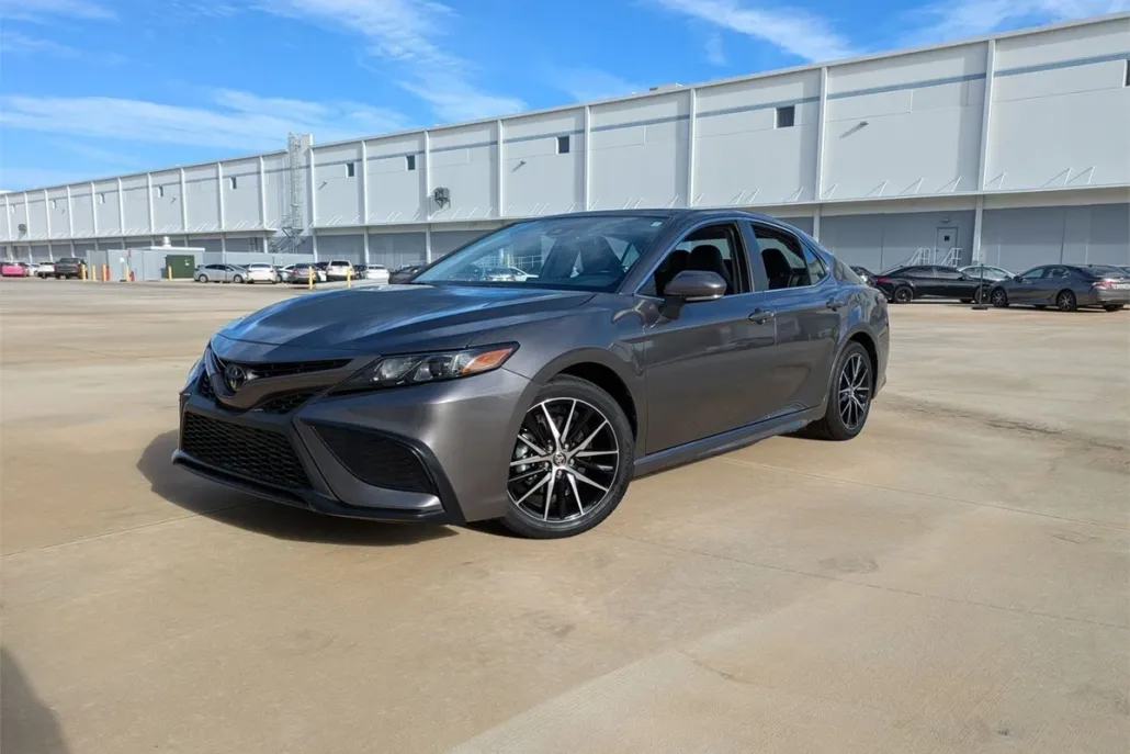 2024 Toyota Camry SE photo 1