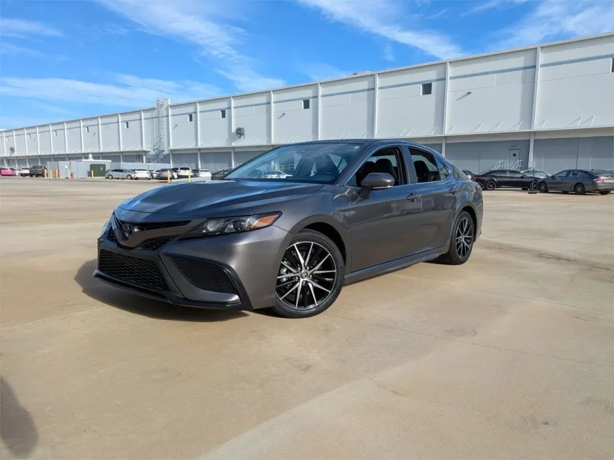 2024 Toyota Camry SE photo 1