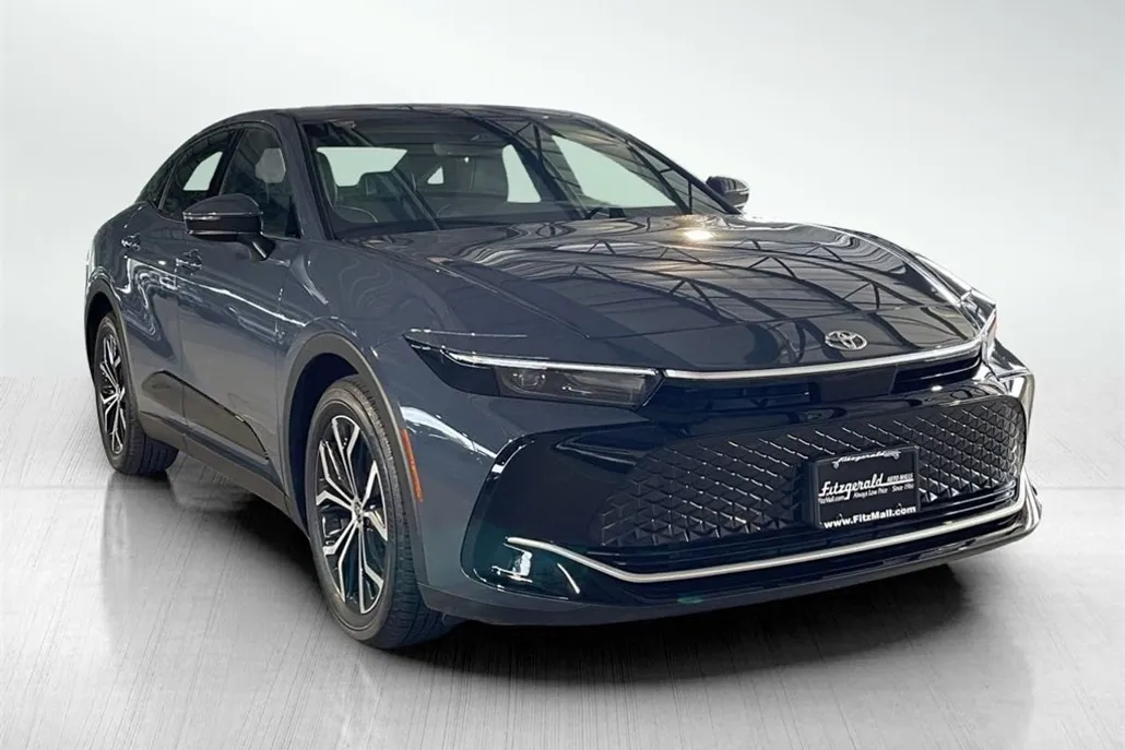 2025 Toyota Crown XLE photo 1