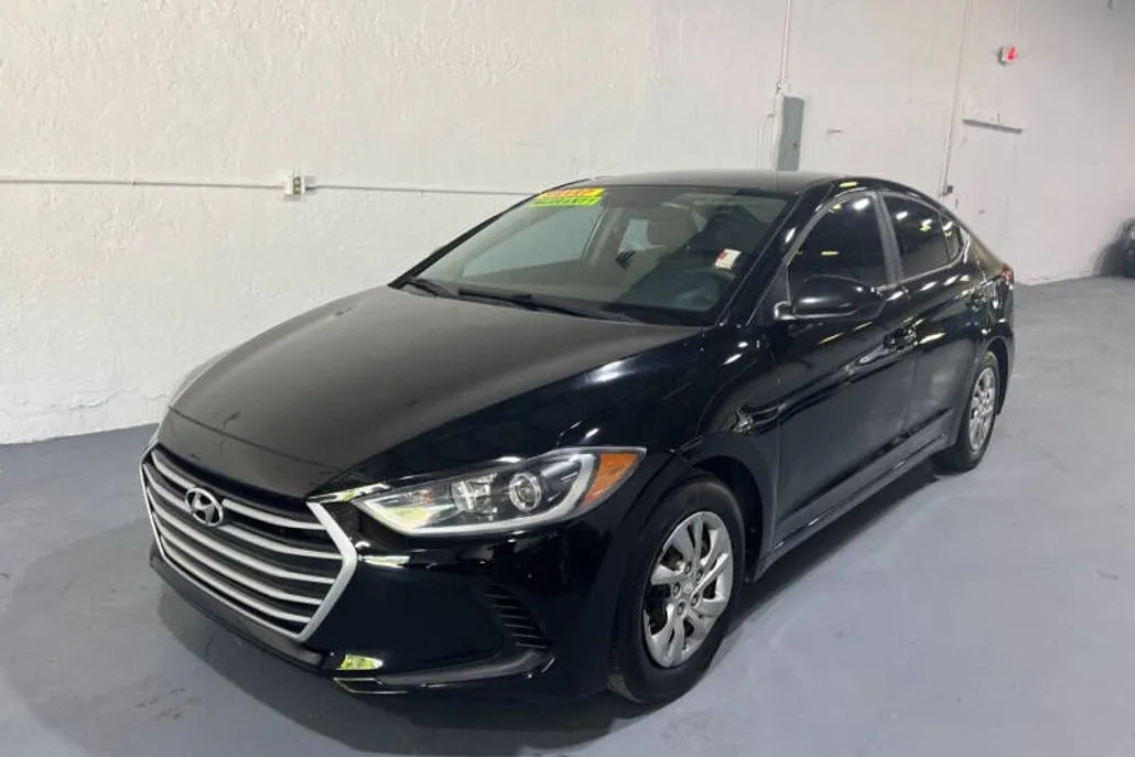 2017 Hyundai Elantra SE photo 1