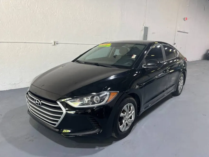 2017 Hyundai Elantra SE photo 1