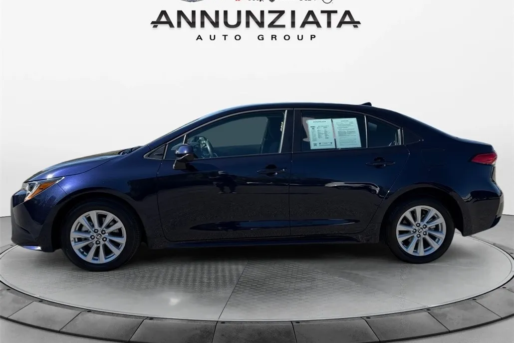 2025 Toyota Corolla LE photo 1