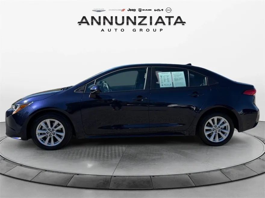2025 Toyota Corolla LE photo 1