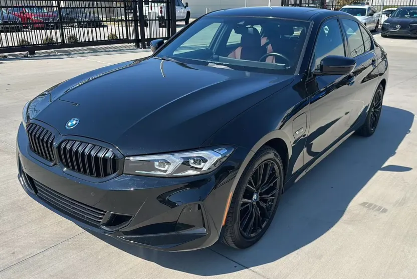 2023 Bmw 330e photo 1