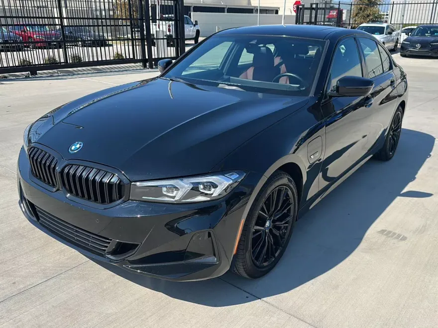 2023 Bmw 330e photo 1