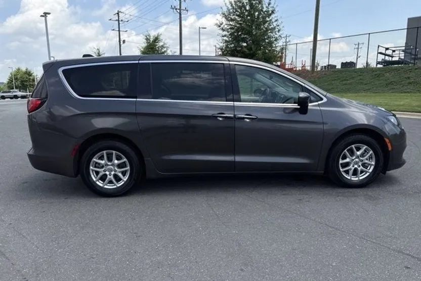 2023 Chrysler Voyager LX photo 1