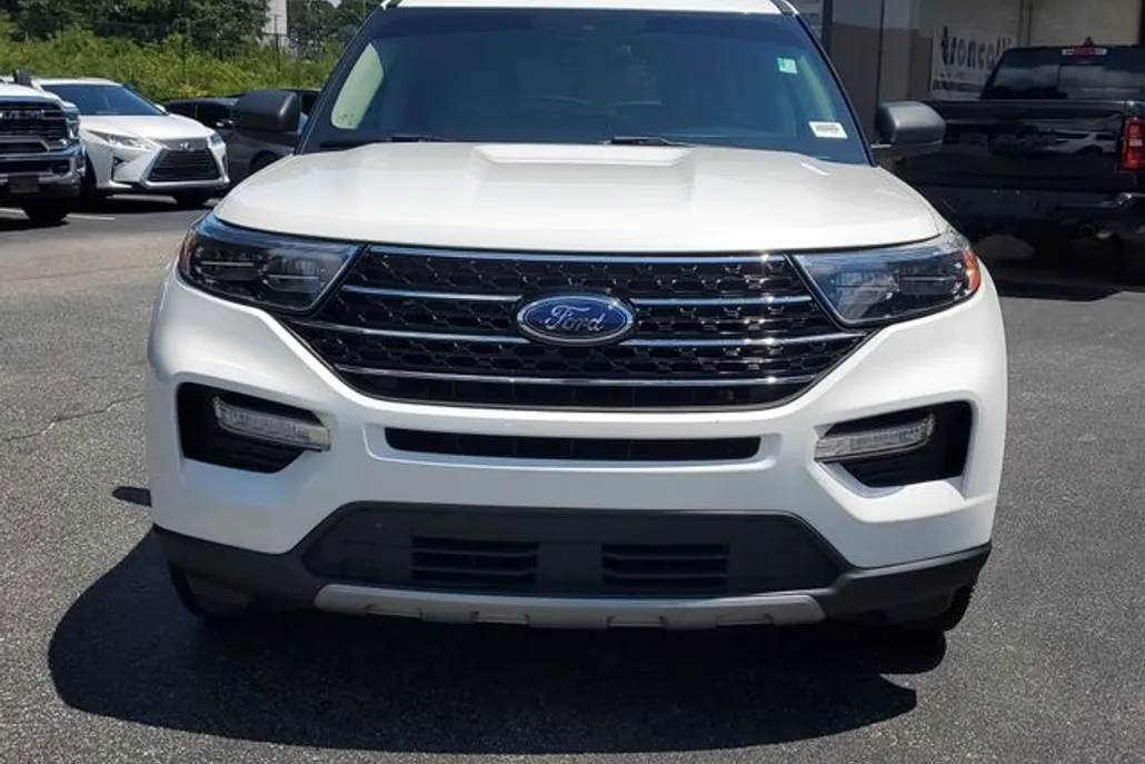 2021 Ford Explorer XLT photo 1
