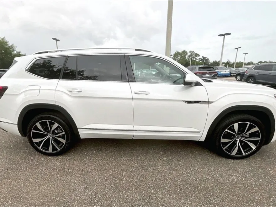 2024 Volkswagen Atlas SEL Premium R-Line photo 1