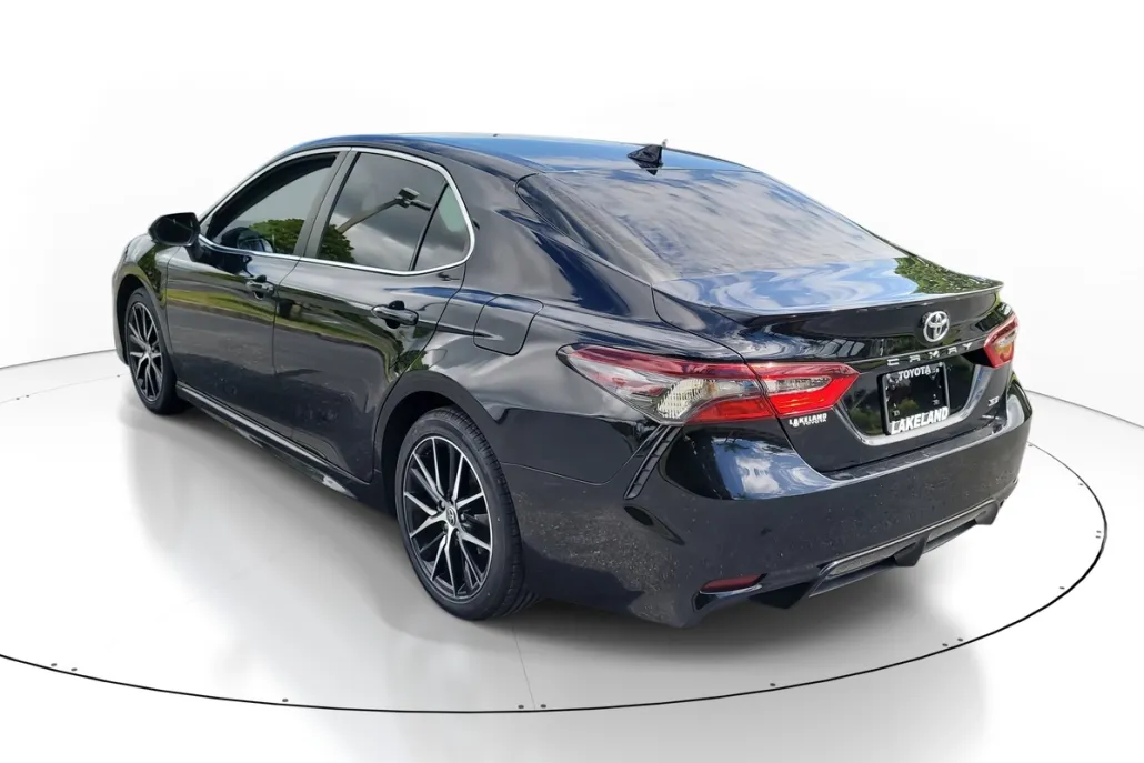 2023 Toyota Camry SE photo 1