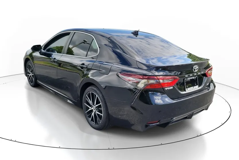 2023 Toyota Camry SE photo 1