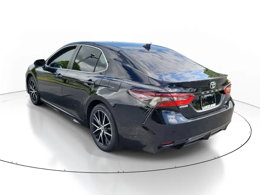 2023 Toyota Camry SE photo 1