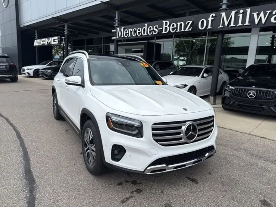 2024 Mercedes Benz GLB 250 4MATIC photo 1